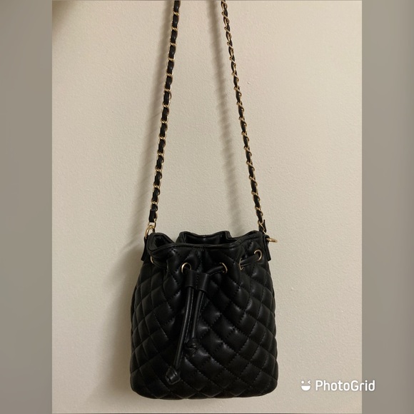 Small Gold Chain Bag - Picture 2 of 4